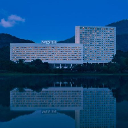 The Westin Mumbai Powai Lake Hotel Exterior photo