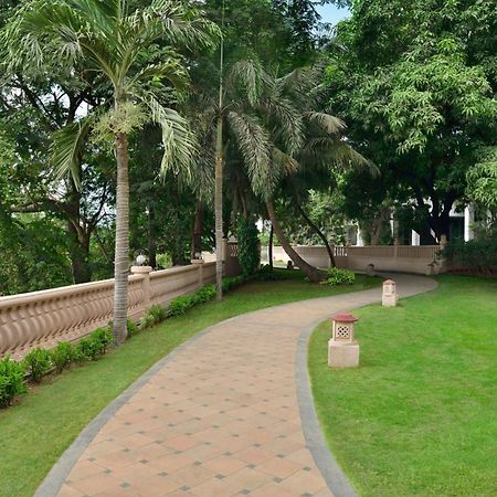 The Westin Mumbai Powai Lake Hotel Exterior photo