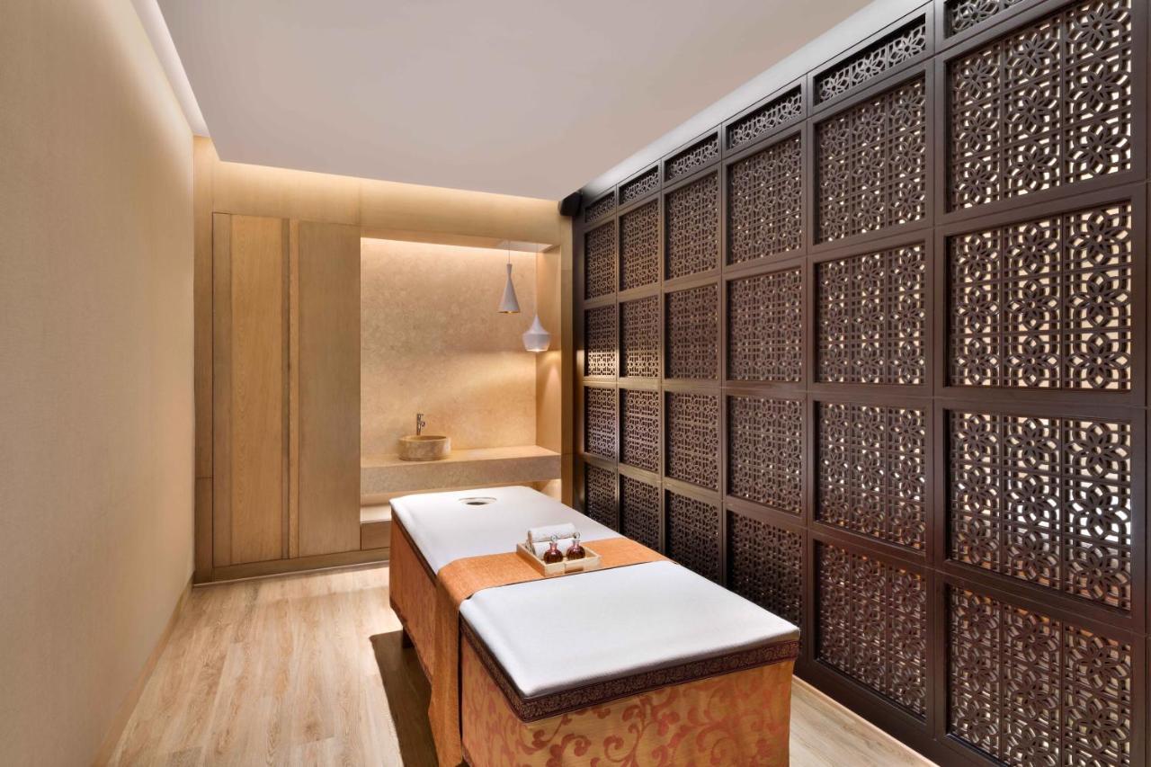The Westin Mumbai Powai Lake Exterior photo