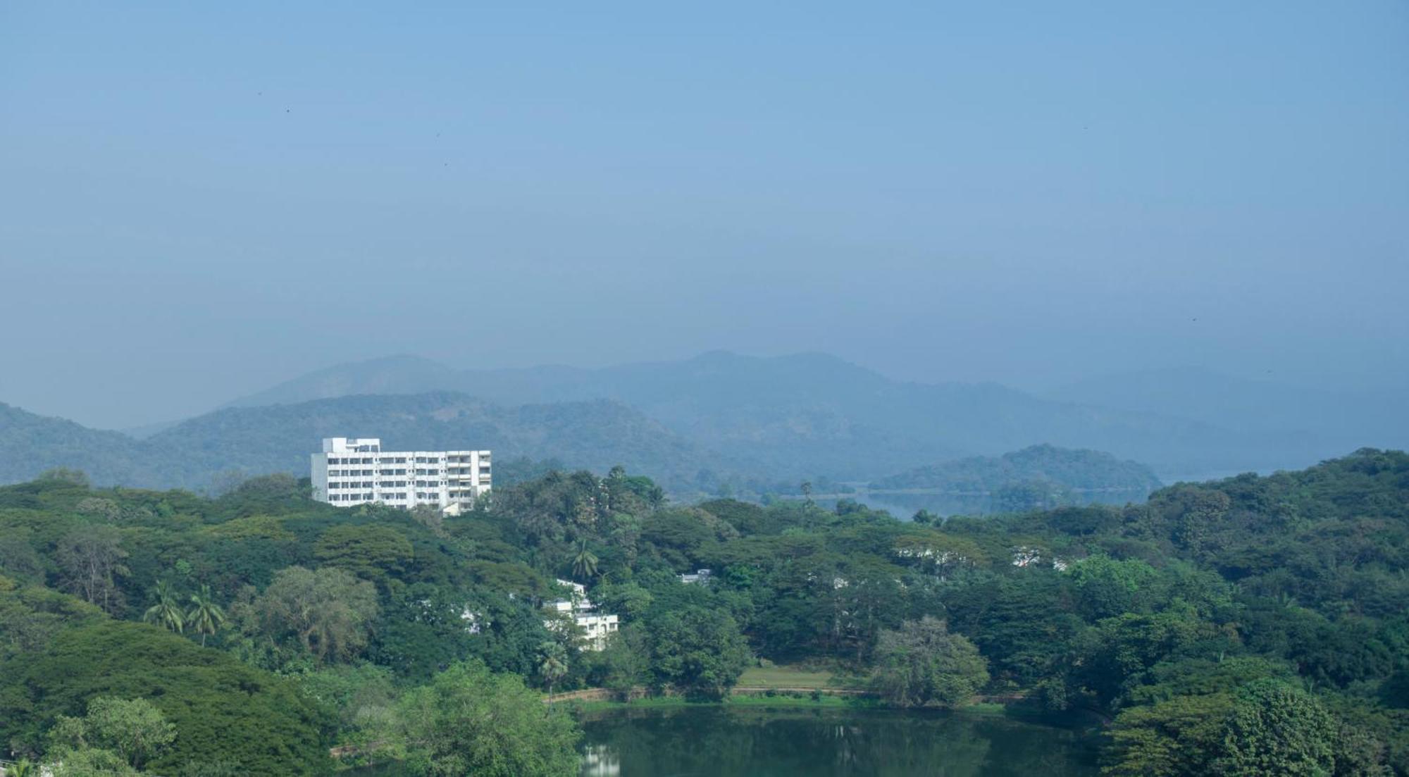 The Westin Mumbai Powai Lake Hotel Room photo