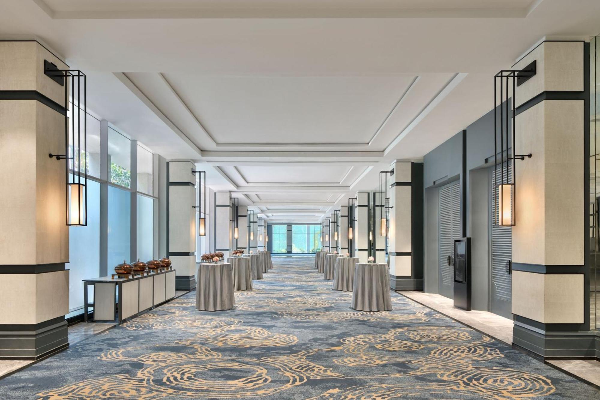 The Westin Mumbai Powai Lake Exterior photo