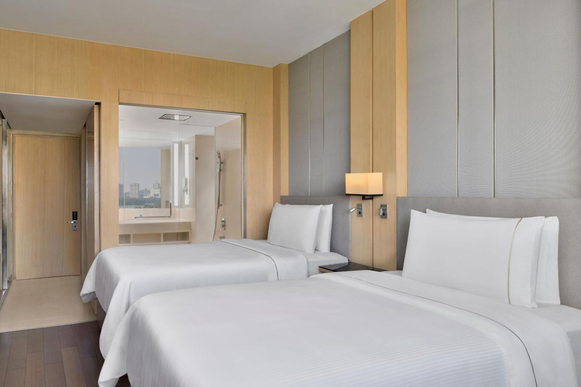 The Westin Mumbai Powai Lake Exterior photo