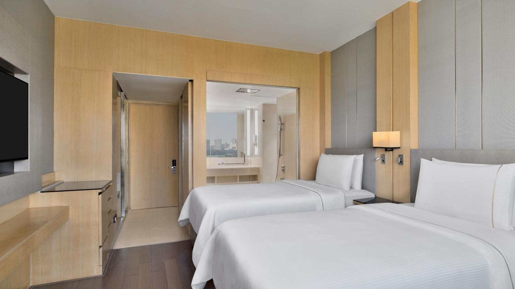 The Westin Mumbai Powai Lake Exterior photo