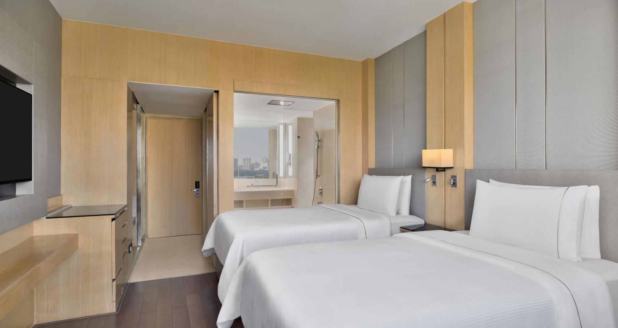 The Westin Mumbai Powai Lake Exterior photo